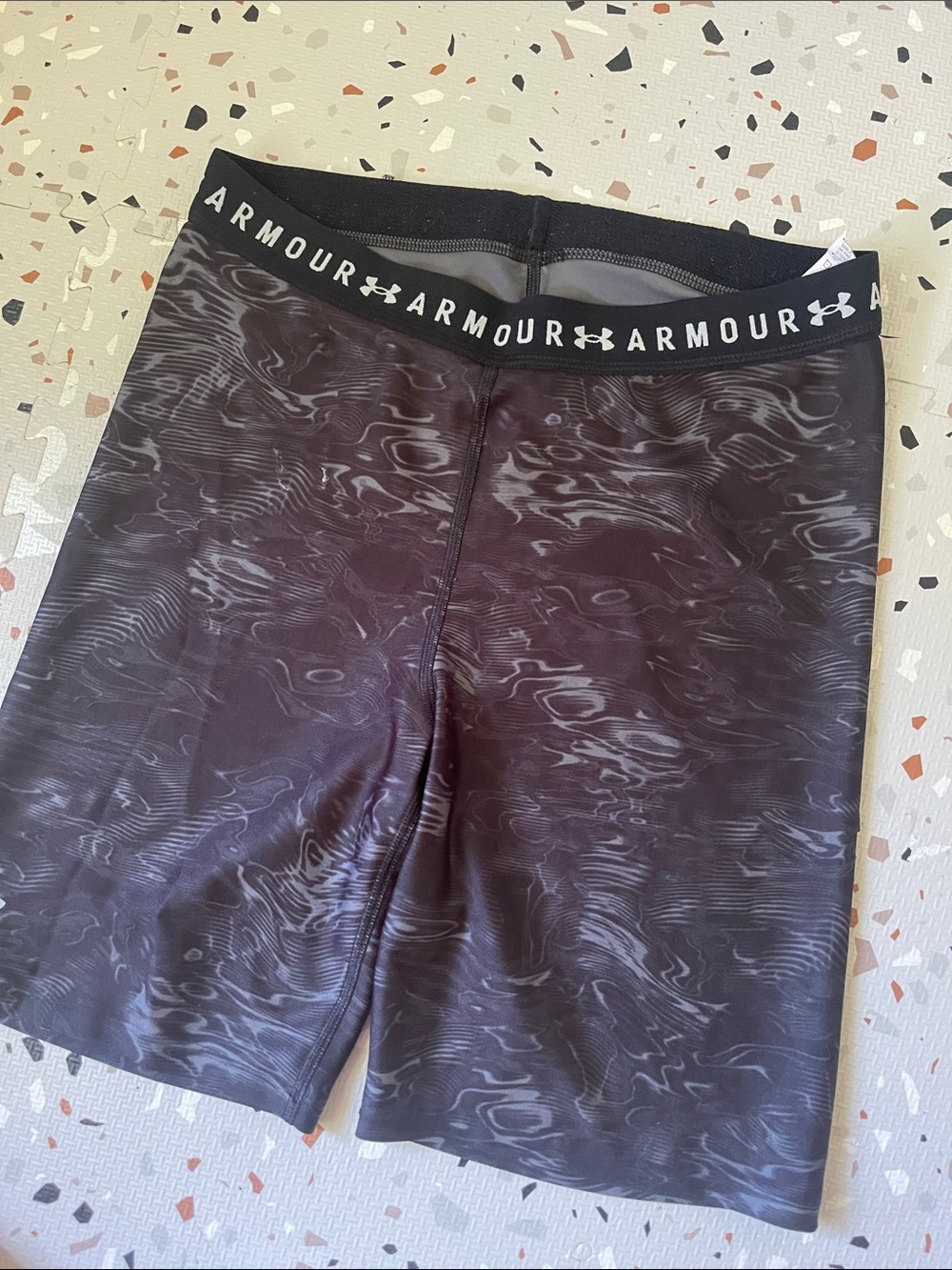 Under Armour Men’s Black Marble-Pattern Athletic Compression Shorts
